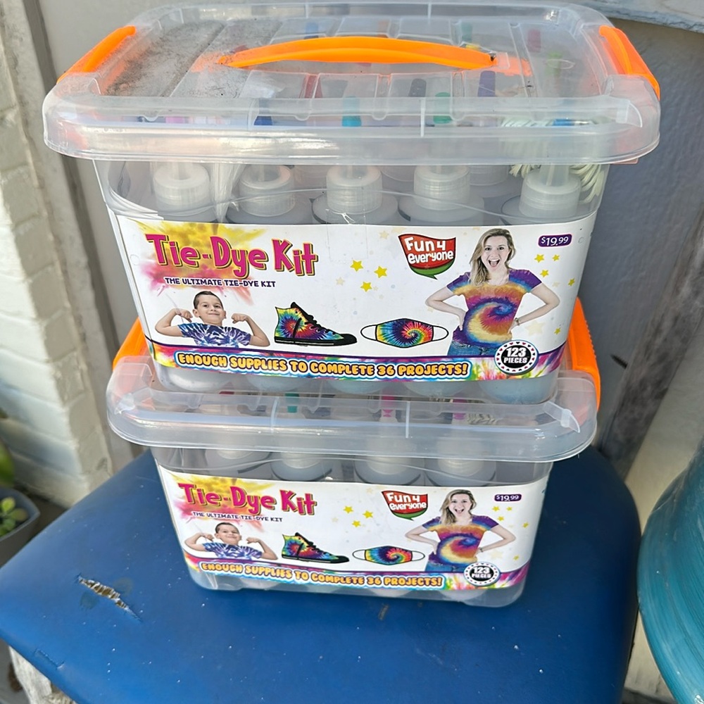 Tie-dye kit